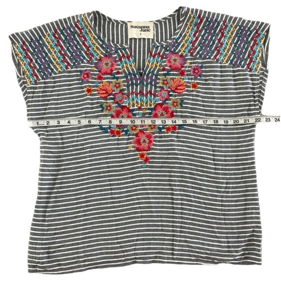 Savanna Jane Blooming‎ Promises Embroidered Top Floral Boho Gray White Small - Picture 6 of 10